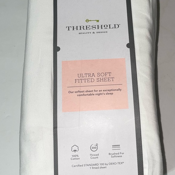 Threshold 300 Thread Count Ultra Soft Fitted Sheet, White, full - Picture 5 of 5